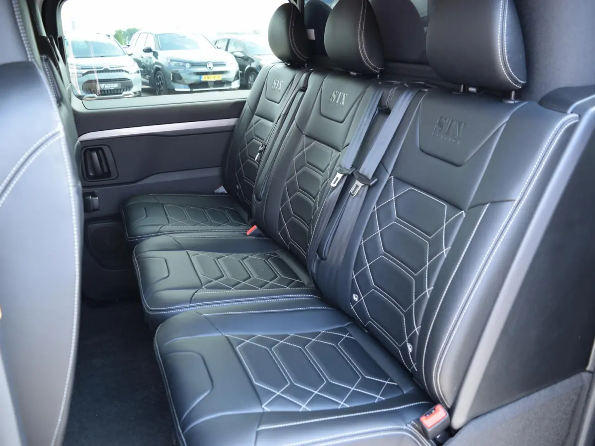 Vivaro-e 75kWh | STX Sport | Mooiste  bus van NL (!) | Lederen bekleding | Spoilerpakket | 18 inch Lichtmetalen velgen | Dynamic Comfort NAV Pakket | Winterpakket | 2x schuifdeur | Betimmeri