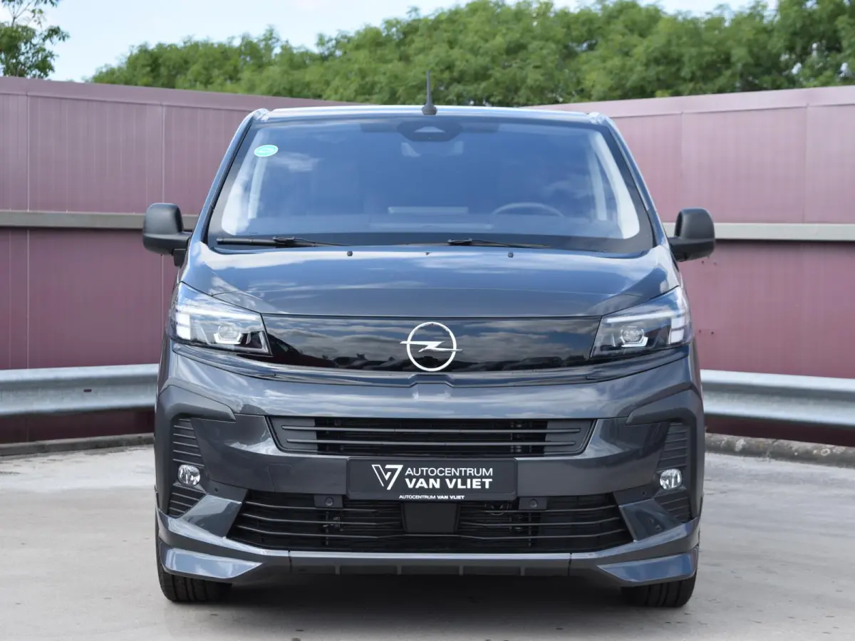 Vivaro-e 75kWh | STX Sport | Mooiste  bus van NL (!) | Lederen bekleding | Spoilerpakket | 18 inch Lichtmetalen velgen | Dynamic Comfort NAV Pakket | Winterpakket | 2x schuifdeur | Betimmeri
