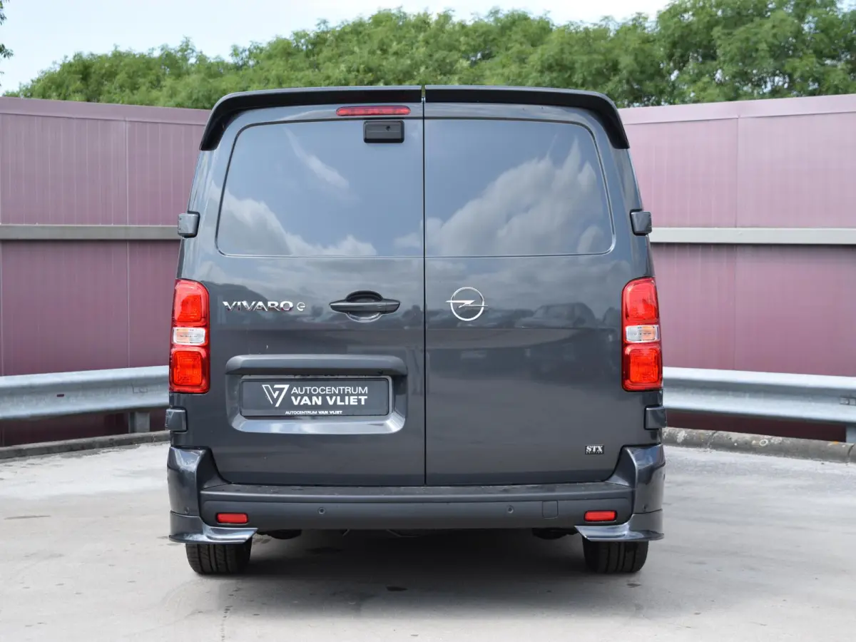Vivaro-e 75kWh | STX Sport | Mooiste  bus van NL (!) | Lederen bekleding | Spoilerpakket | 18 inch Lichtmetalen velgen | Dynamic Comfort NAV Pakket | Winterpakket | 2x schuifdeur | Betimmeri