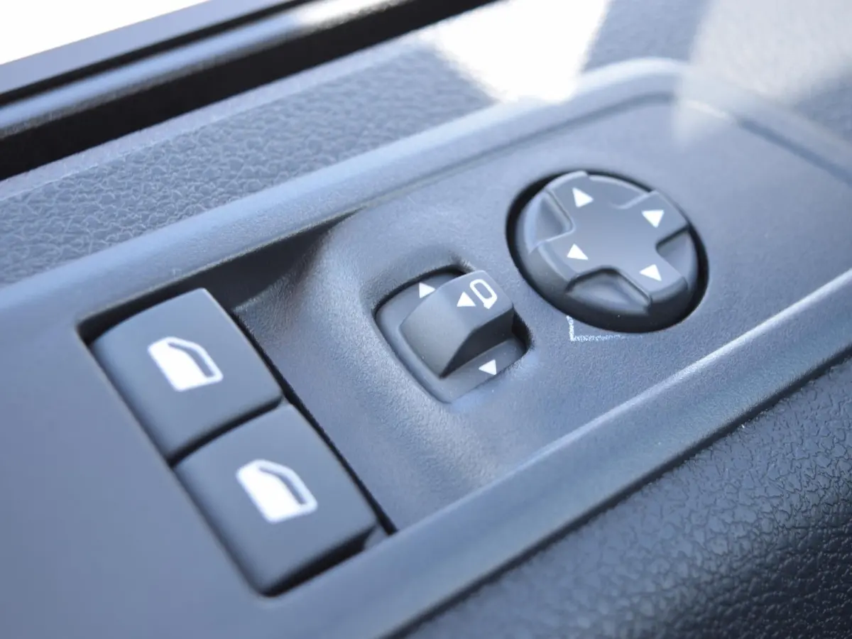 Vivaro-e 75kWh | STX Sport | Mooiste  bus van NL (!) | Lederen bekleding | Spoilerpakket | 18 inch Lichtmetalen velgen | Dynamic Comfort NAV Pakket | Winterpakket | 2x schuifdeur | Betimmeri