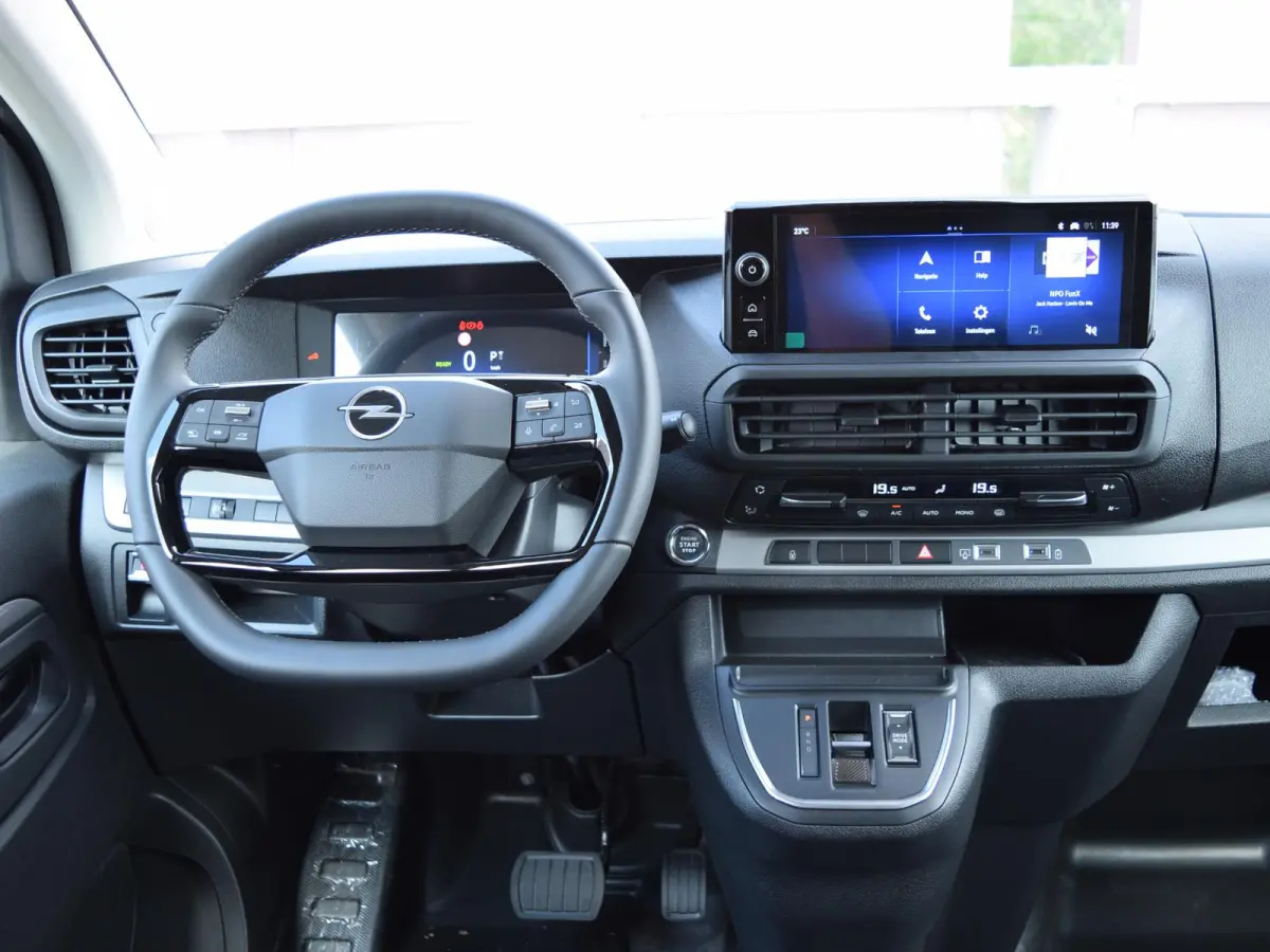 Vivaro-e 75kWh | STX Sport | Mooiste  bus van NL (!) | Lederen bekleding | Spoilerpakket | 18 inch Lichtmetalen velgen | Dynamic Comfort NAV Pakket | Winterpakket | 2x schuifdeur | Betimmeri