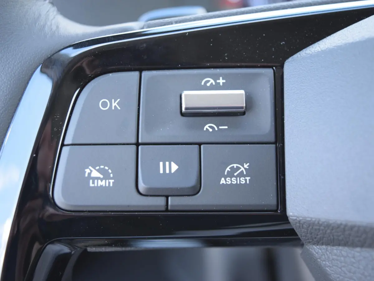 Vivaro-e 75kWh | STX Sport | Mooiste  bus van NL (!) | Lederen bekleding | Spoilerpakket | 18 inch Lichtmetalen velgen | Dynamic Comfort NAV Pakket | Winterpakket | 2x schuifdeur | Betimmeri