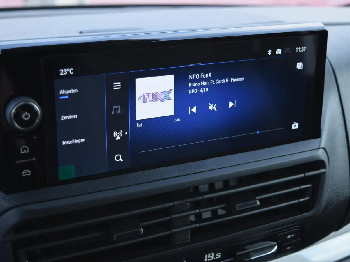 Vivaro-e 75kWh | STX Sport | Mooiste  bus van NL (!) | Lederen bekleding | Spoilerpakket | 18 inch Lichtmetalen velgen | Dynamic Comfort NAV Pakket | Winterpakket | 2x schuifdeur | Betimmeri