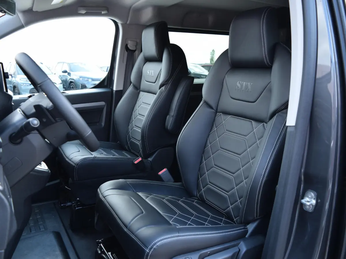 Vivaro-e 75kWh | STX Sport | Mooiste  bus van NL (!) | Lederen bekleding | Spoilerpakket | 18 inch Lichtmetalen velgen | Dynamic Comfort NAV Pakket | Winterpakket | 2x schuifdeur | Betimmeri