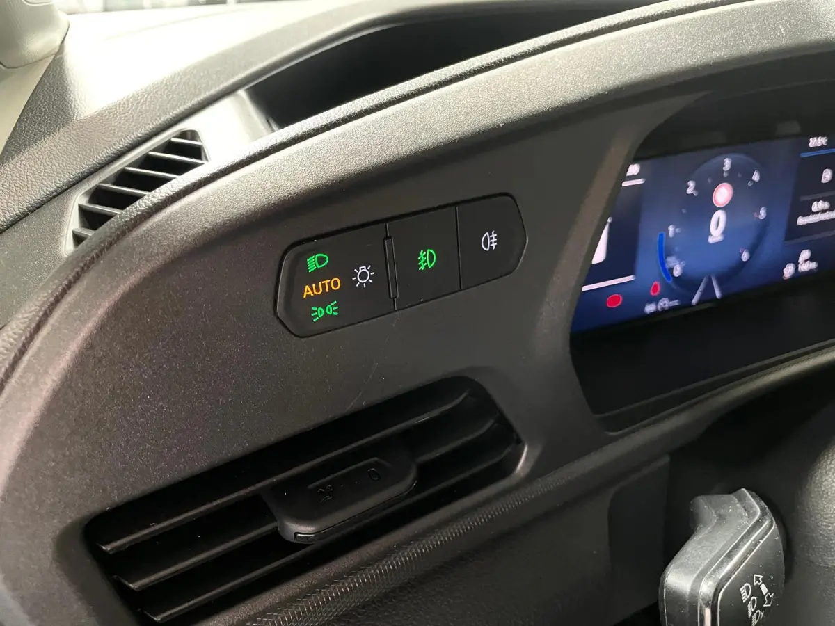 2.0 EcoBlue L1 Trend AIRCO NAVI CAR-PLAY TREKH NAP
