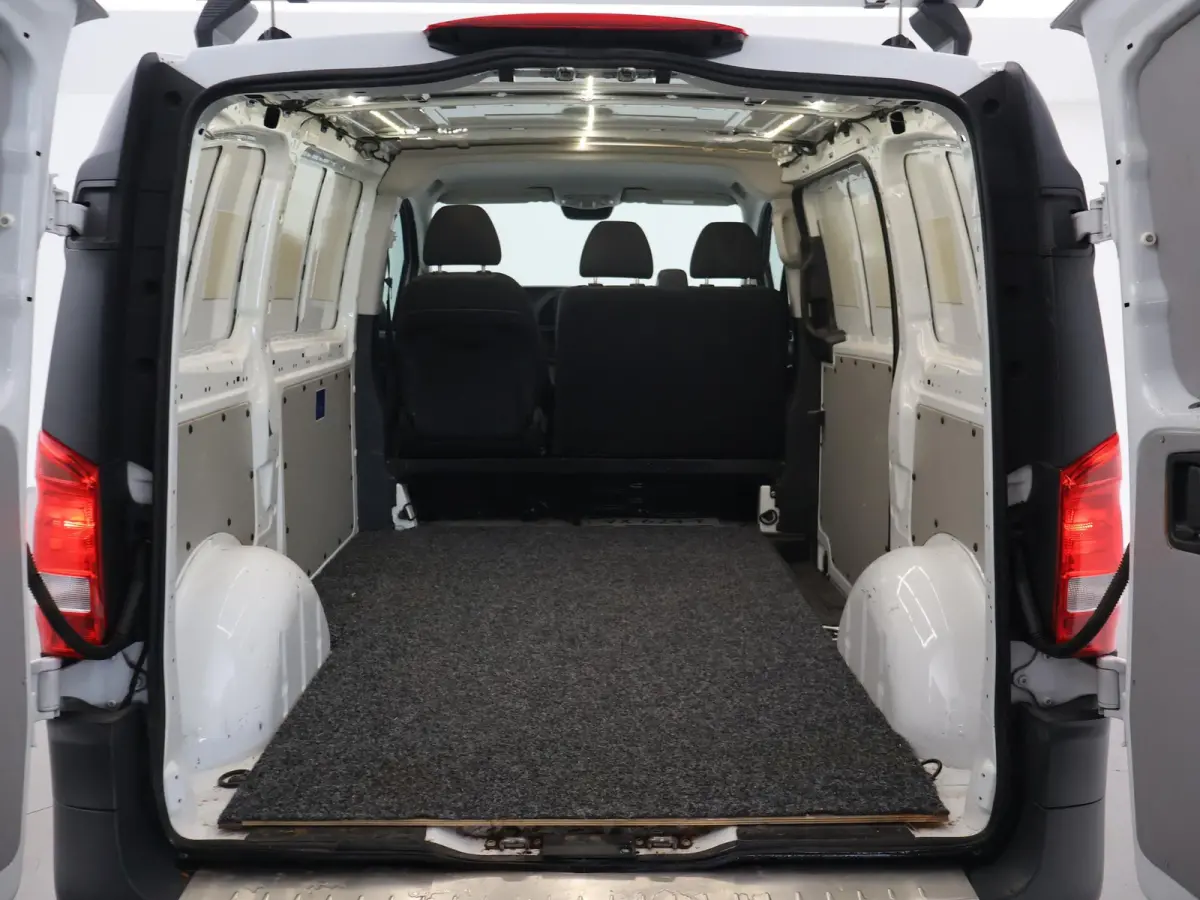 111 CDI + 19 INCH LMV | TREKHAAK | AIRCO | 3-ZITS | ACHTERDEUREN