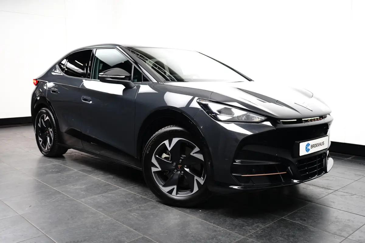 82 kWh 286pk Business | Camera | Adaptive Cruise Control | Dodehoeksensor | Keyless | Elektrische Achterklep