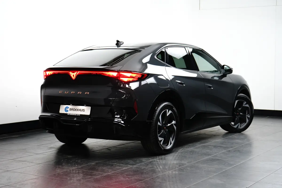 82 kWh 286pk Business | Camera | Adaptive Cruise Control | Dodehoeksensor | Keyless | Elektrische Achterklep