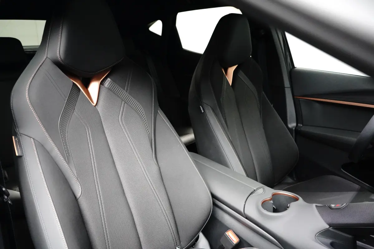 82 kWh 286pk Business | Camera | Adaptive Cruise Control | Dodehoeksensor | Keyless | Elektrische Achterklep
