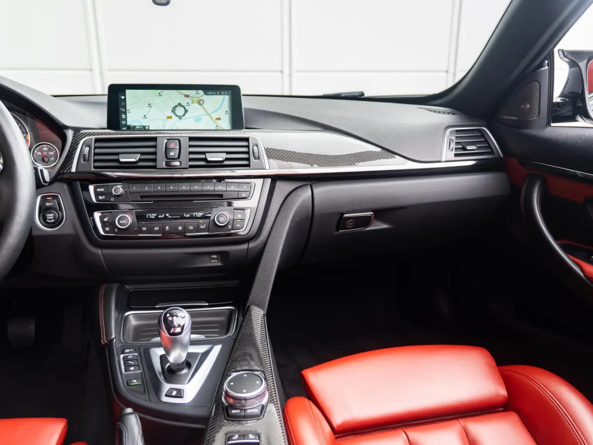 M4 Competition |  1e Lak | Carbon interieurinleg | Head-up Display | | Air Collar | Verwarmd stuurwiel |
