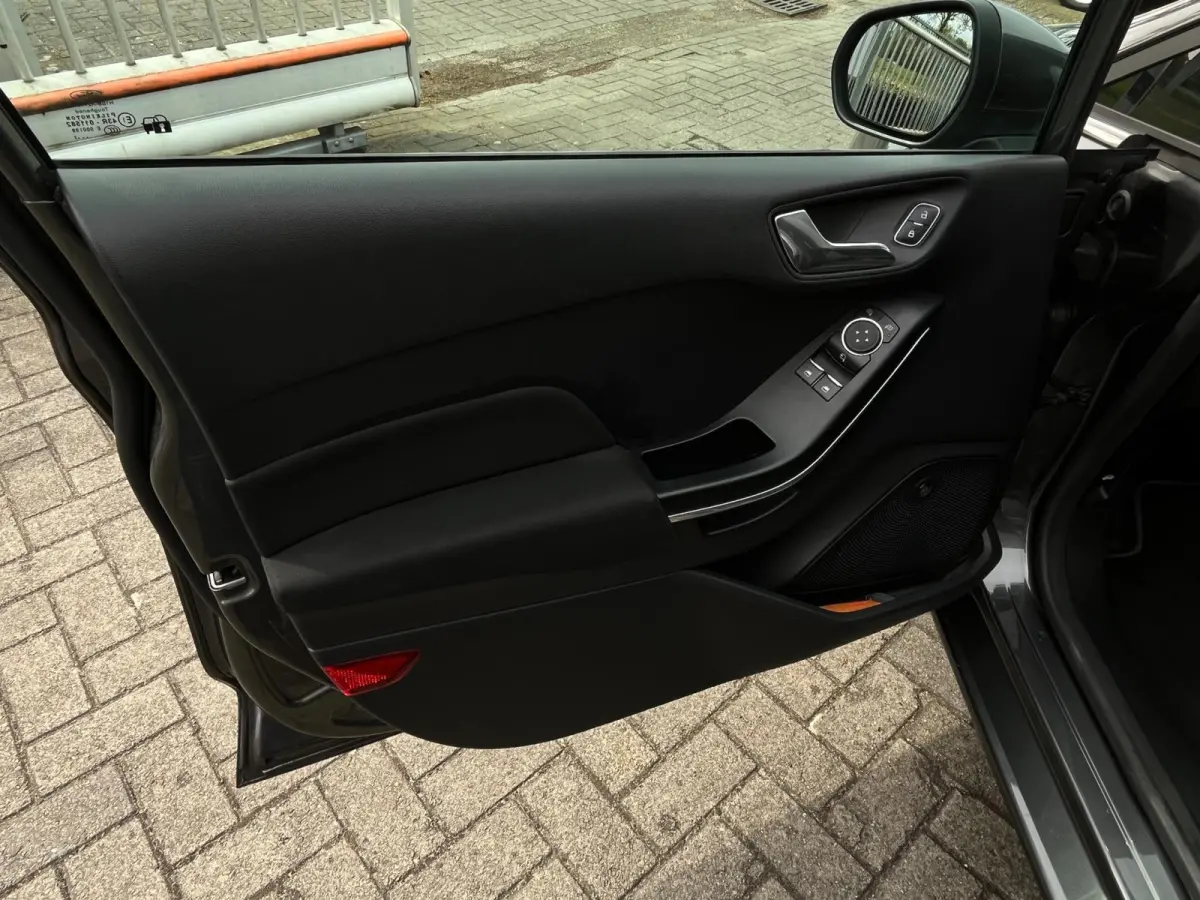 1.0 EcoBoost Titanium PANO/SCHUIFDAK/PDC V&A/A.UITRIJCAMERA.