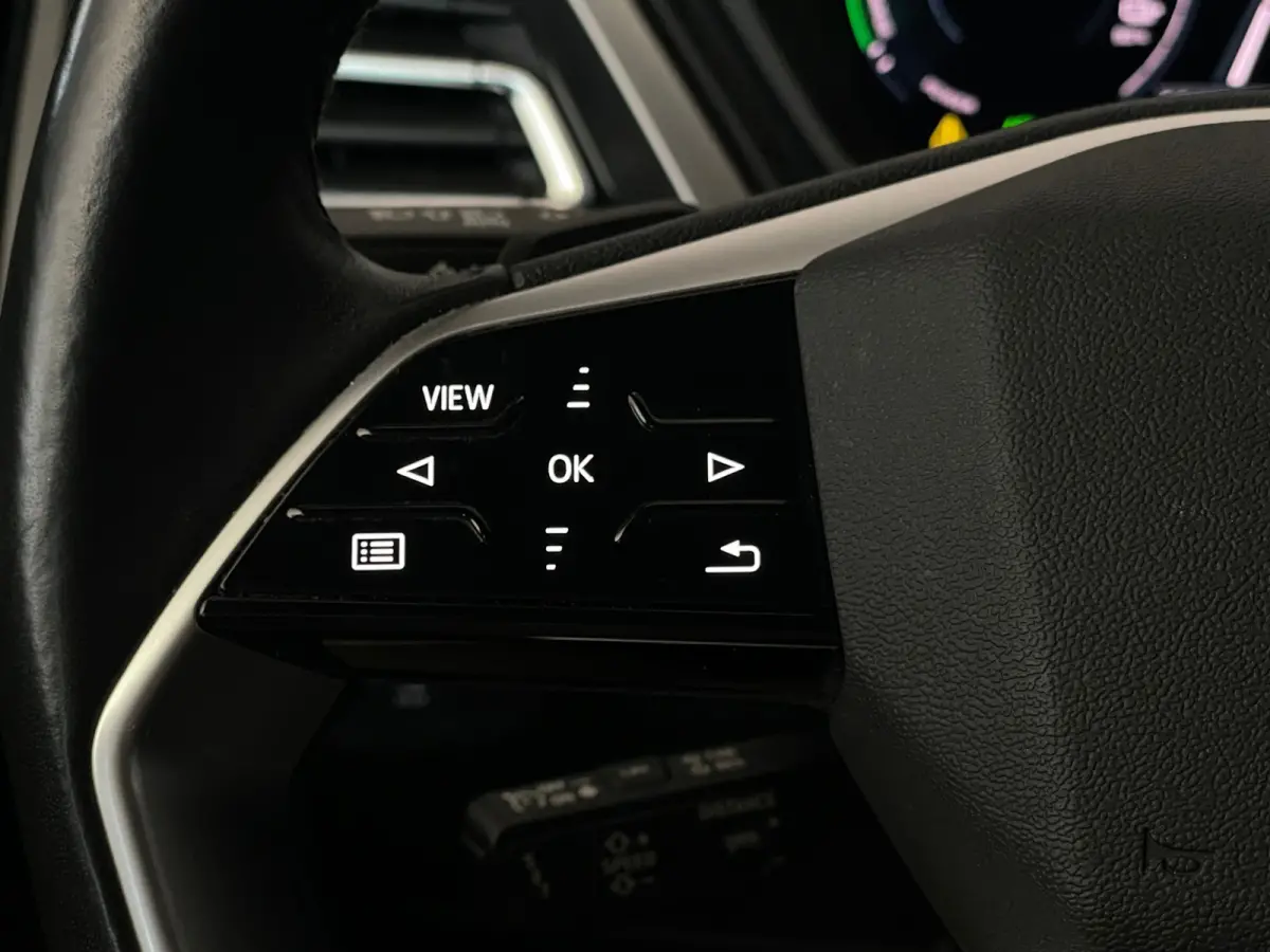 40 Launch edition Advanced 77 kWh 1EIG NAP WARMTEPOMP SOH95%|VIRTUALCOCKPIT|MATRIXLED|CAMERA|PARK.ASSIST|20''INCH
