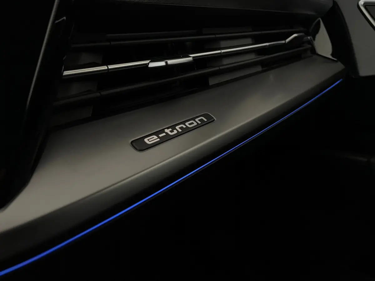 40 Launch edition Advanced 77 kWh 1EIG NAP WARMTEPOMP SOH95%|VIRTUALCOCKPIT|MATRIXLED|CAMERA|PARK.ASSIST|20''INCH