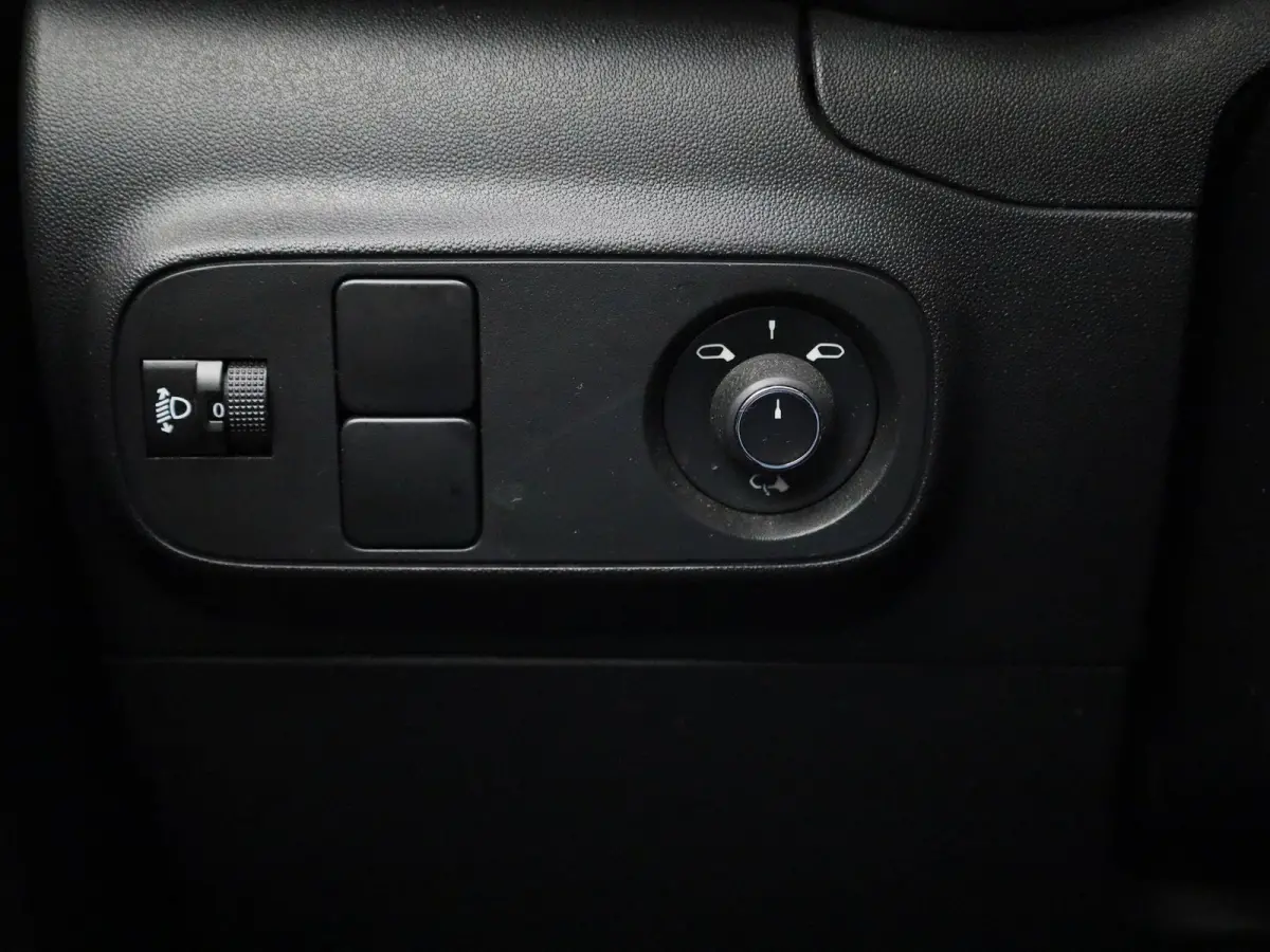 1.2 PureTech Feel | APPLE CARPLAY - ANDROID AUTO | NAVIGATIE | CRUISE CONTROL | CLIMATE CONTROL |
