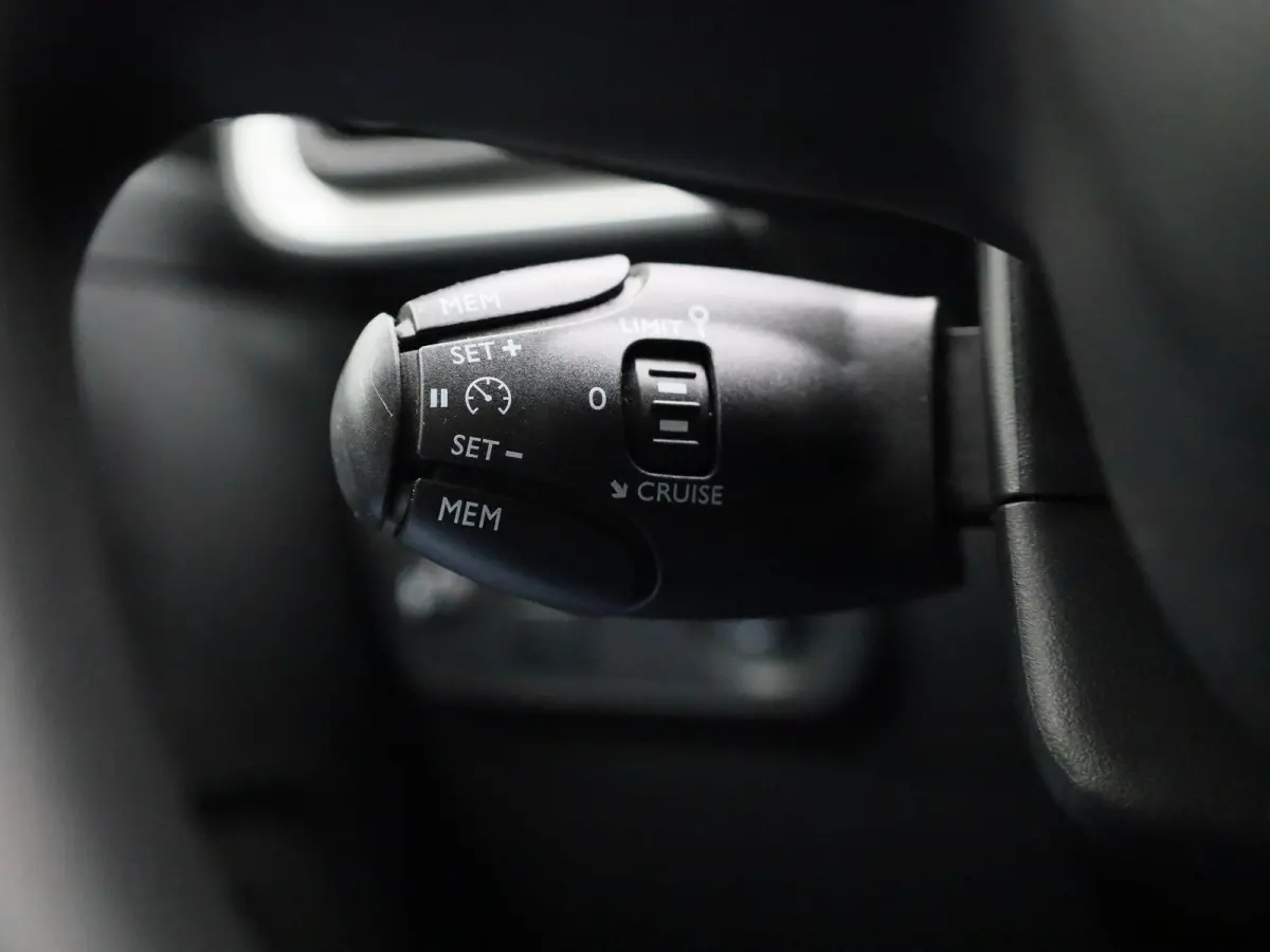 1.2 PureTech Feel | APPLE CARPLAY - ANDROID AUTO | NAVIGATIE | CRUISE CONTROL | CLIMATE CONTROL |