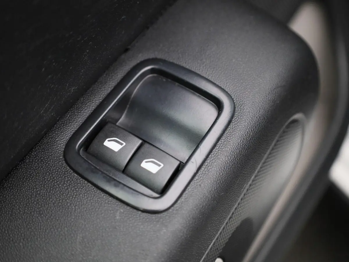 1.2 PureTech Feel | APPLE CARPLAY - ANDROID AUTO | NAVIGATIE | CRUISE CONTROL | CLIMATE CONTROL |