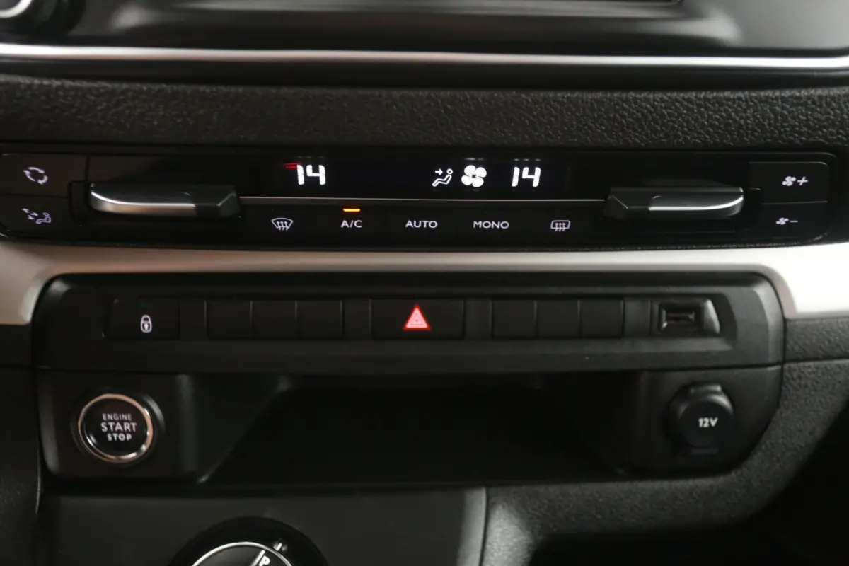 2.0 BlueHDI 180PK L3H1 | Dubbele Cabine | Automaat | Clima | Camera | Cruise | Trekhaak | 2xSchuifdeur |  Carplay