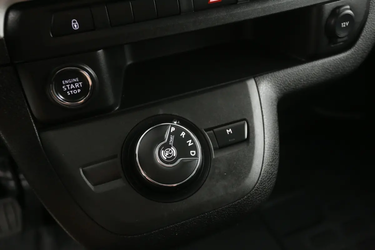 2.0 BlueHDI 180PK L3H1 | Dubbele Cabine | Automaat | Clima | Camera | Cruise | Trekhaak | 2xSchuifdeur |  Carplay