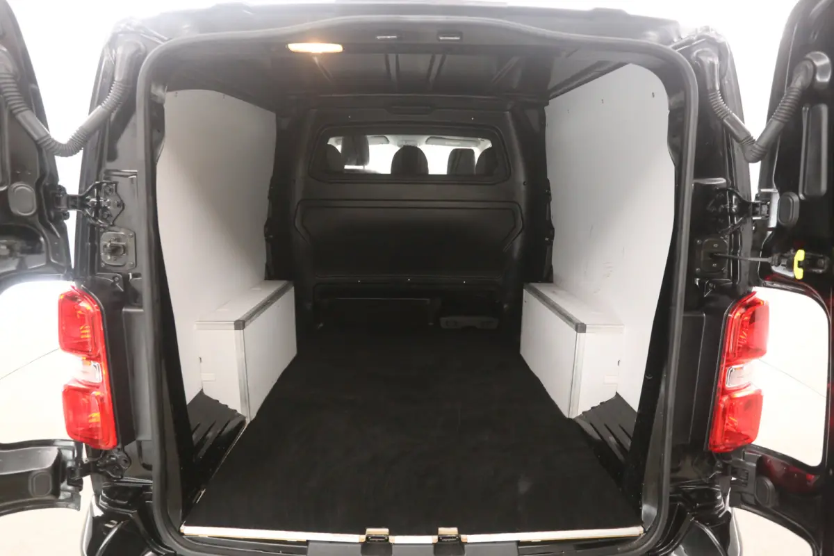 2.0 BlueHDI 180PK L3H1 | Dubbele Cabine | Automaat | Clima | Camera | Cruise | Trekhaak | 2xSchuifdeur |  Carplay