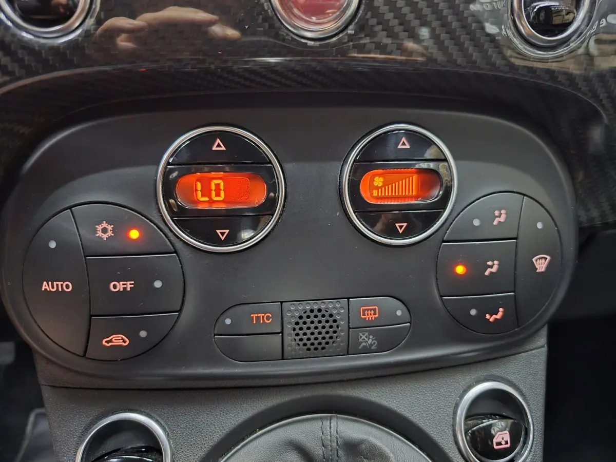 1.4 T-Jet Abarth Competizione Esseessee 70th Anniversary Carbon 180PK!