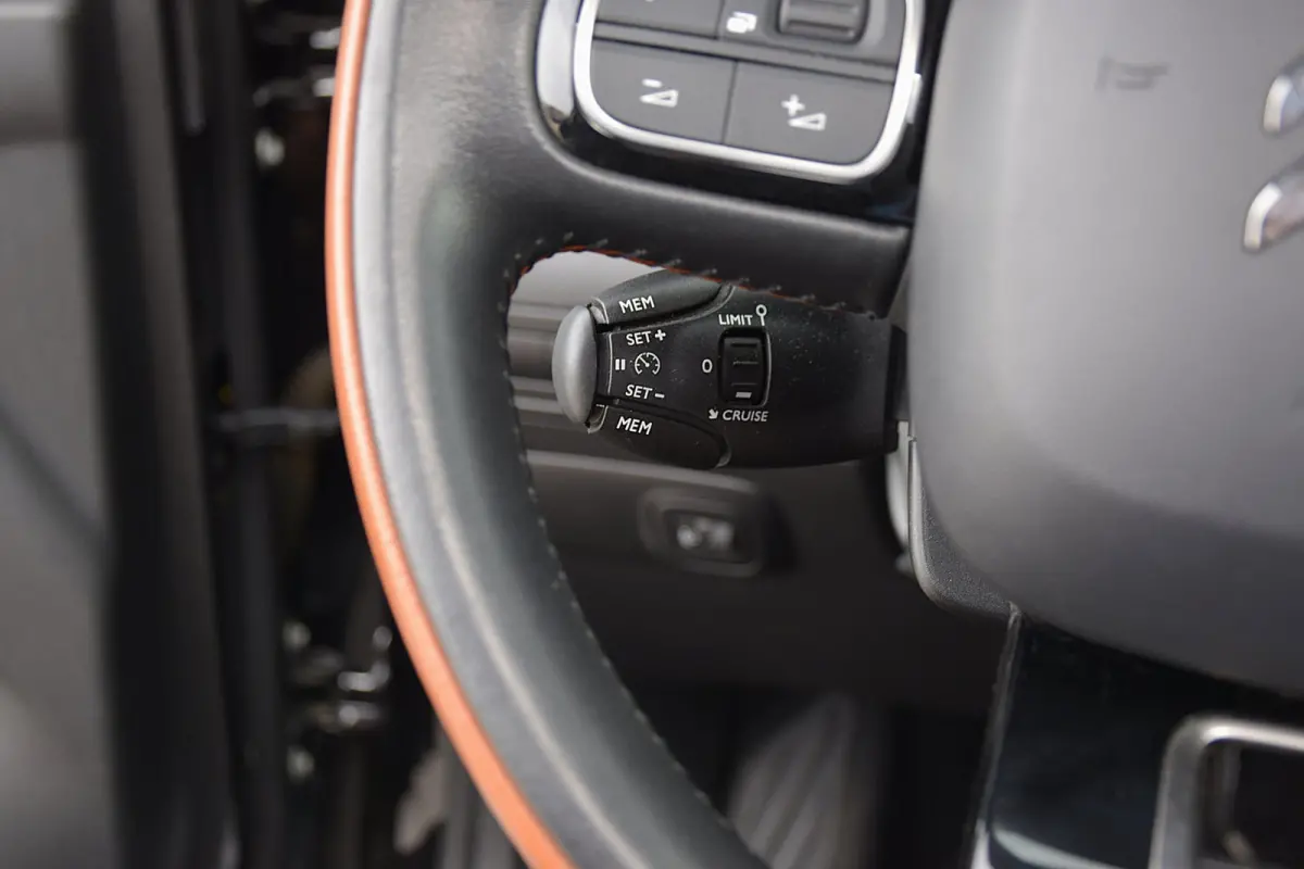 1.2 PureTech S&S Business*Automaat*Pano*Camera*Carplay*enz