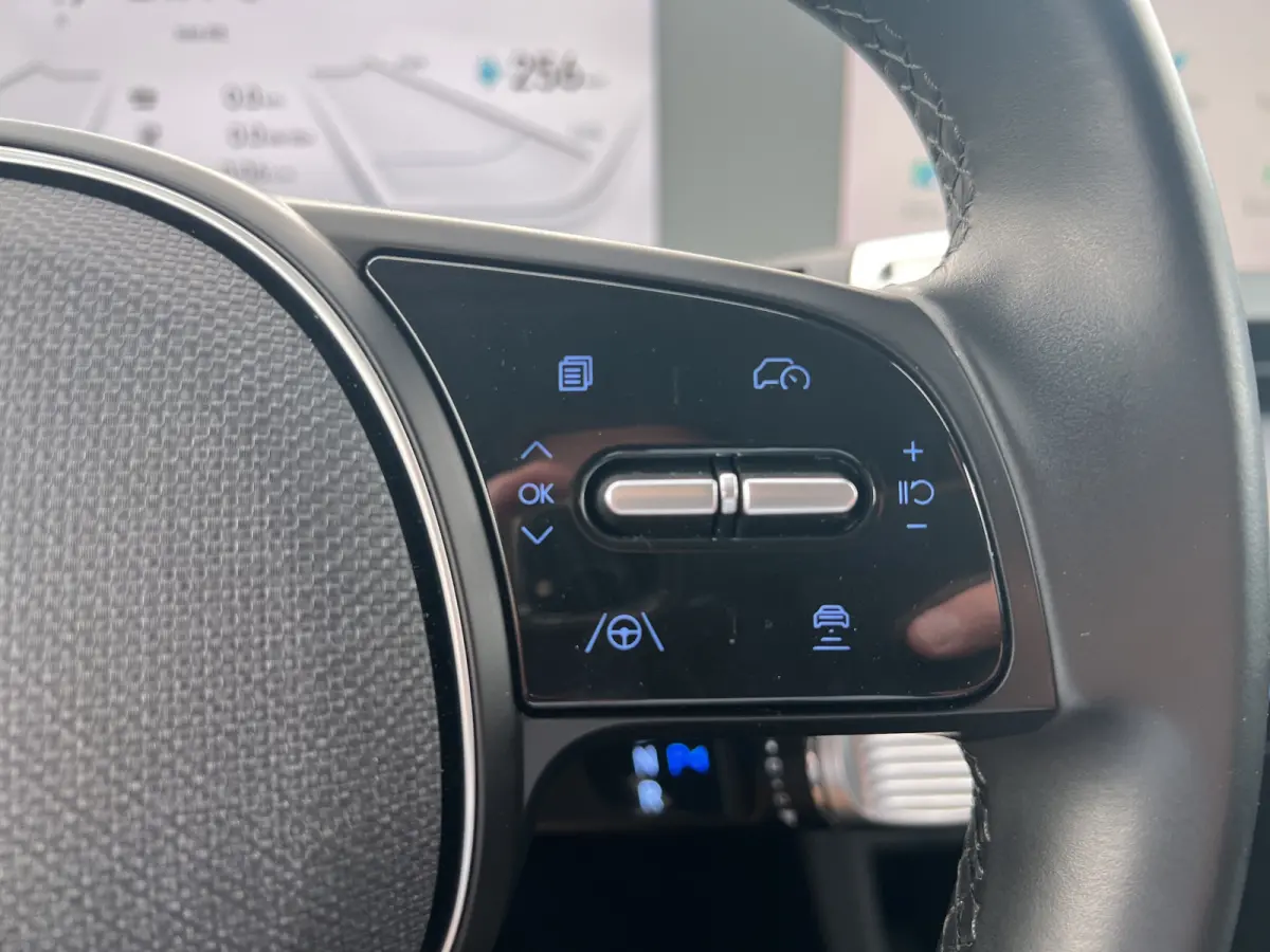 Style 58 kWh SOH 100% | Camera | Adaptive cruise controle | Carplay | Keyless entry | LED koplampen | Navigatie | Parkeersensoren | Digitaal cockpit | 19'' velgen