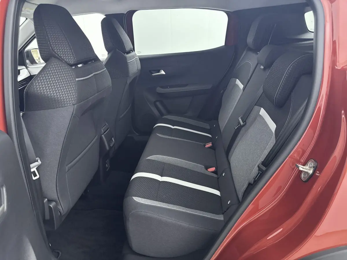 SUV 136 pk Hybrid Automaat GS | Camera | Navigatie | Dodehoekbewaking | Parkeersensoren | Carplay