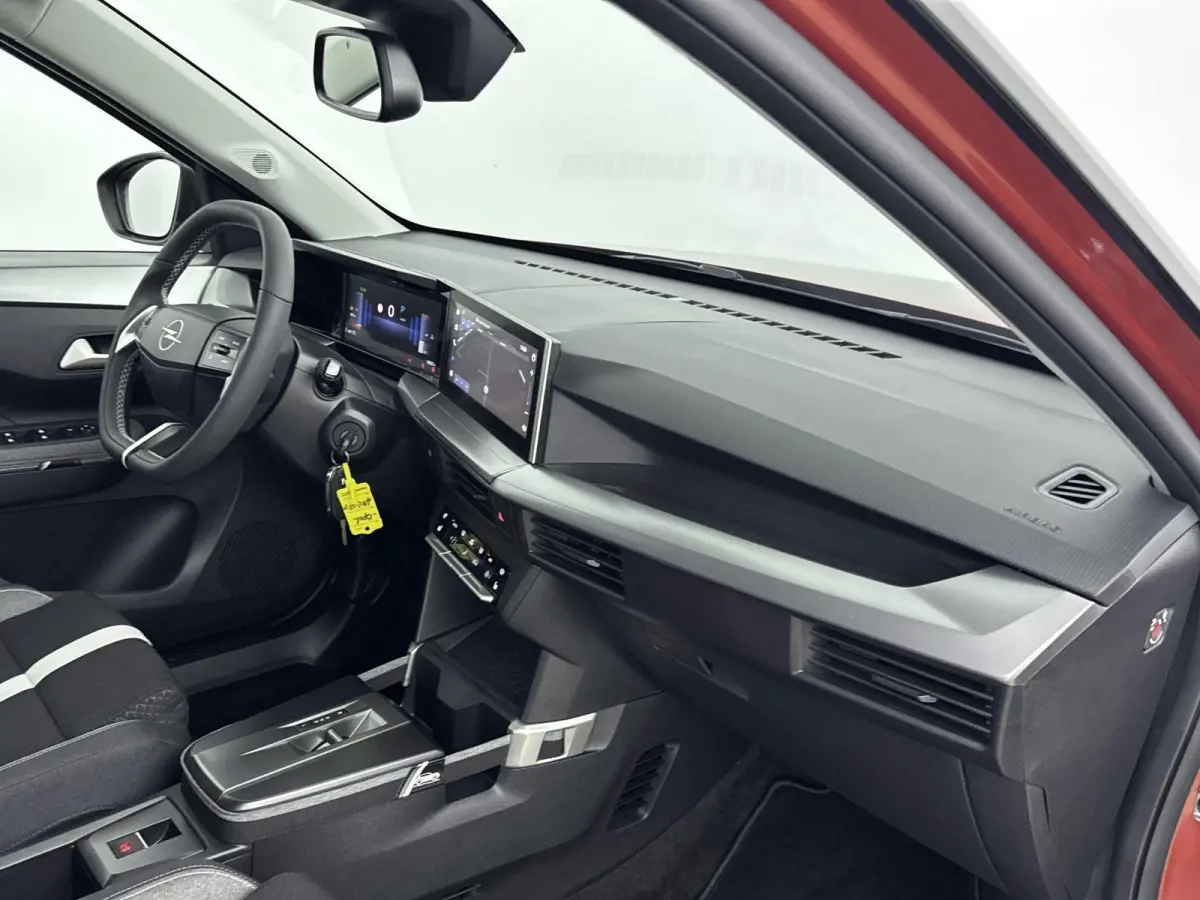 SUV 136 pk Hybrid Automaat GS | Camera | Navigatie | Dodehoekbewaking | Parkeersensoren | Carplay