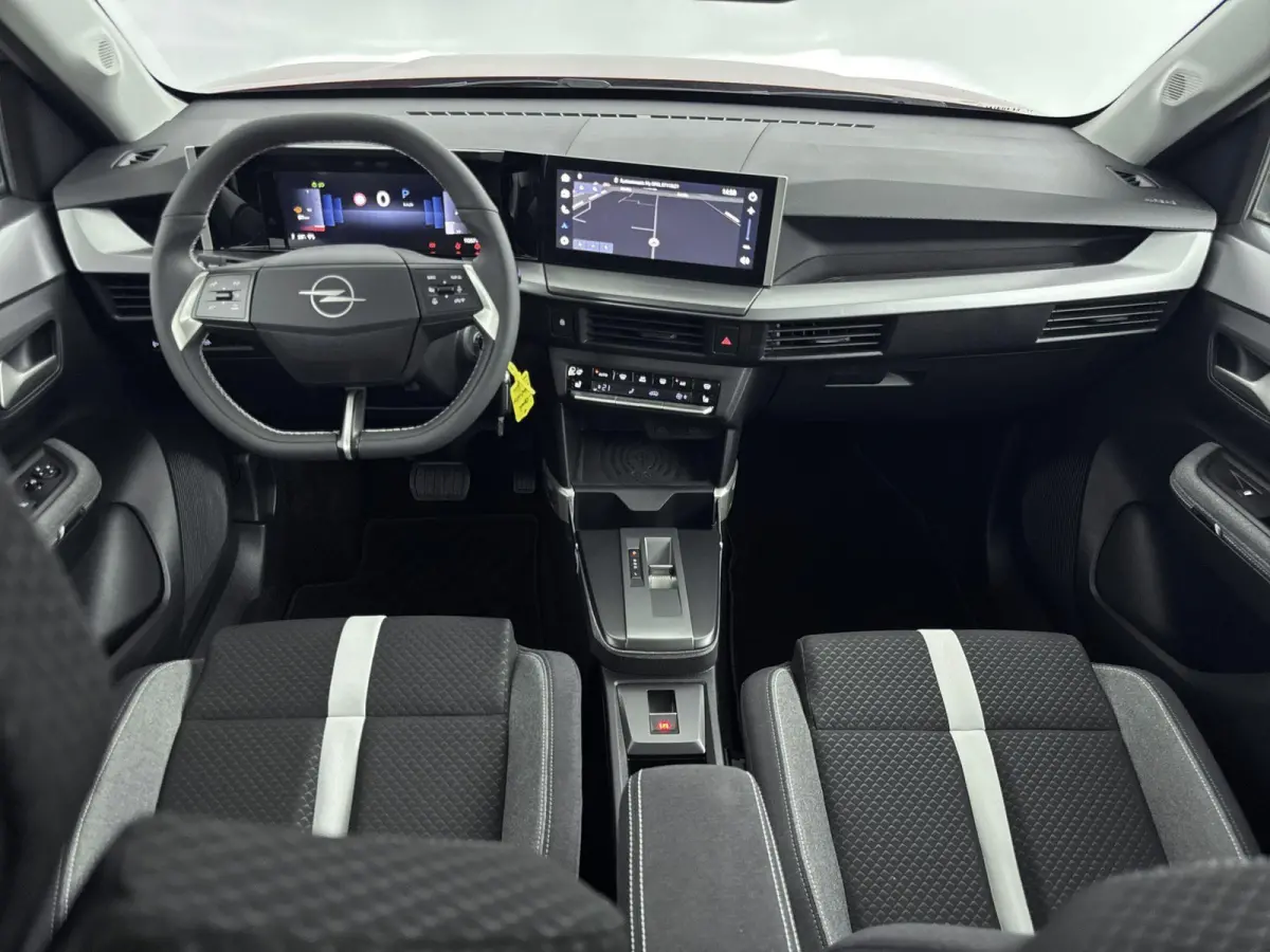 SUV 136 pk Hybrid Automaat GS | Camera | Navigatie | Dodehoekbewaking | Parkeersensoren | Carplay