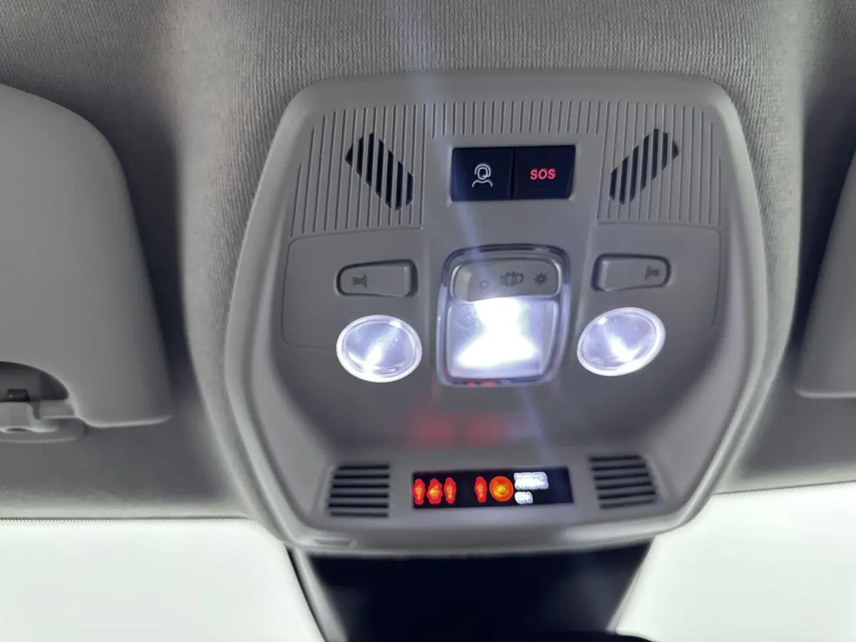 SUV 136 pk Hybrid Automaat GS | Camera | Navigatie | Dodehoekbewaking | Parkeersensoren | Carplay