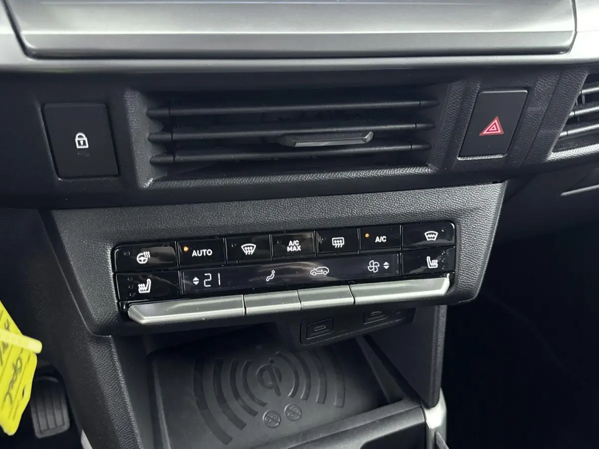 SUV 136 pk Hybrid Automaat GS | Camera | Navigatie | Dodehoekbewaking | Parkeersensoren | Carplay