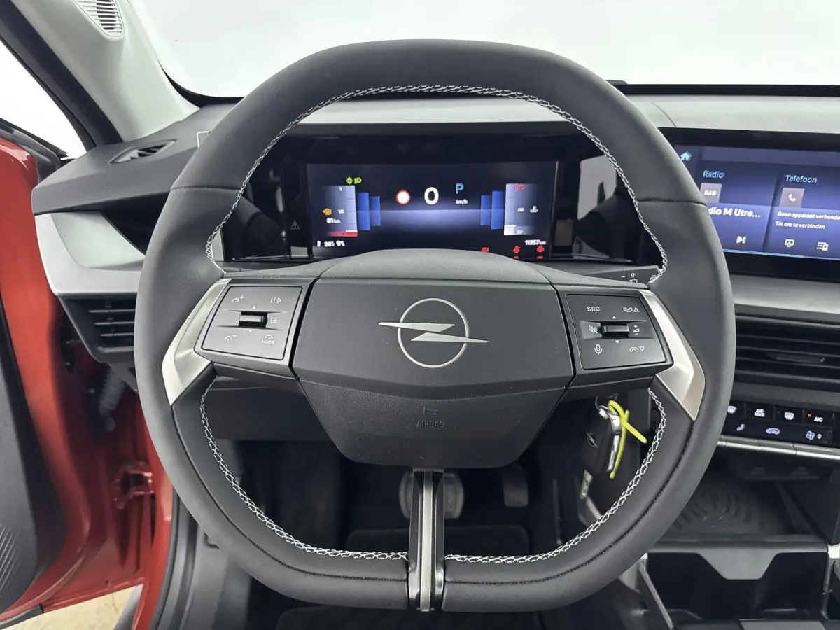SUV 136 pk Hybrid Automaat GS | Camera | Navigatie | Dodehoekbewaking | Parkeersensoren | Carplay