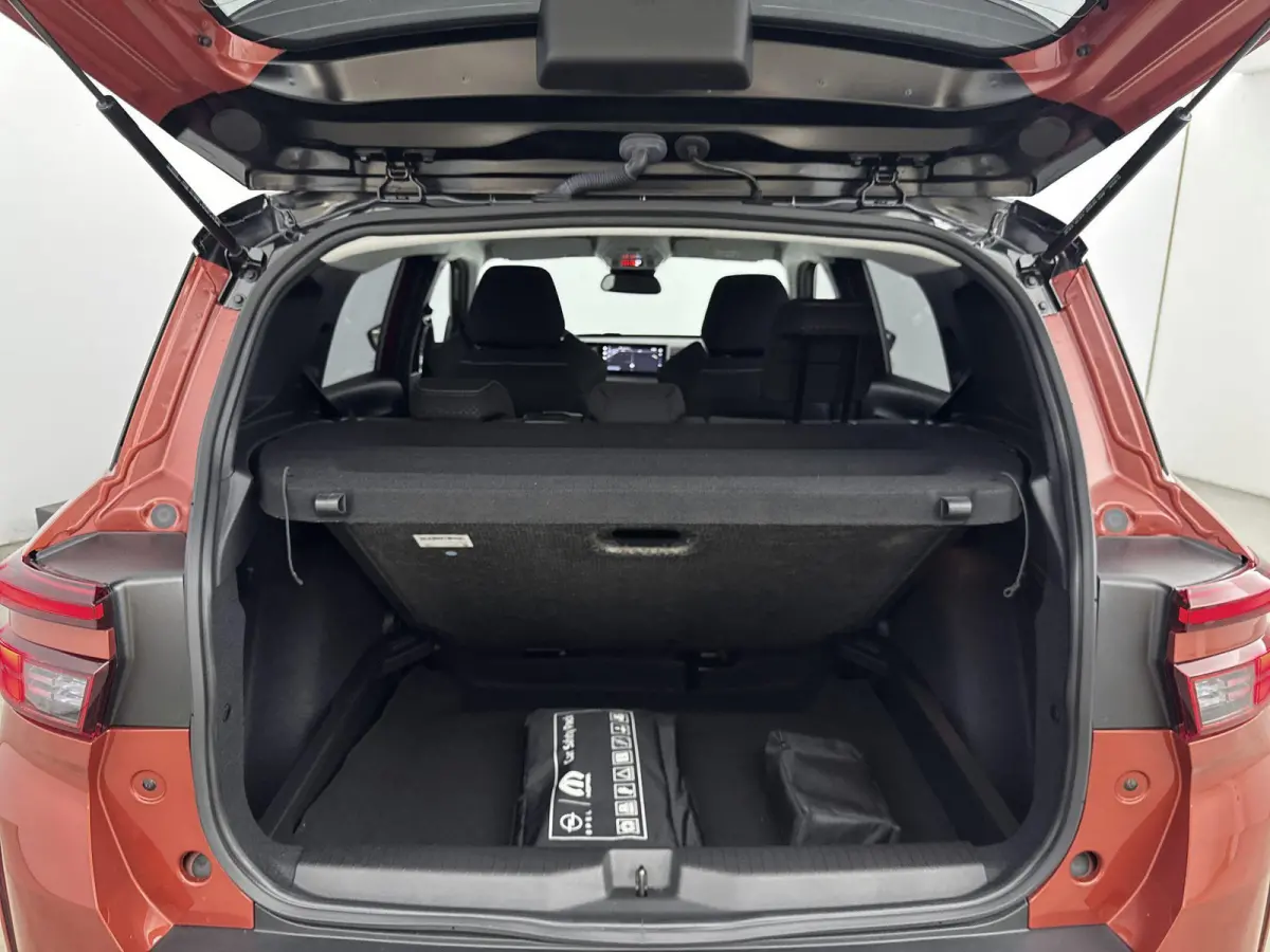SUV 136 pk Hybrid Automaat GS | Camera | Navigatie | Dodehoekbewaking | Parkeersensoren | Carplay
