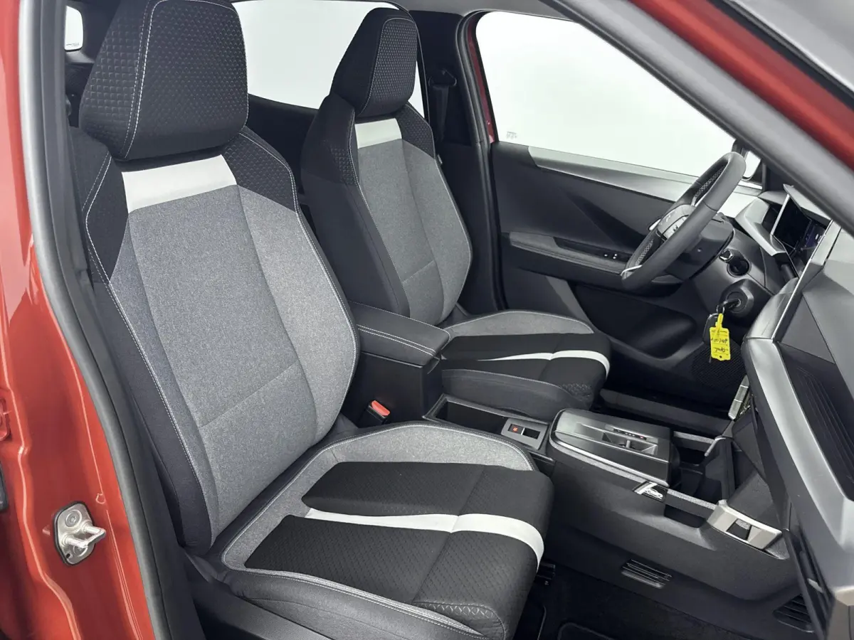 SUV 136 pk Hybrid Automaat GS | Camera | Navigatie | Dodehoekbewaking | Parkeersensoren | Carplay