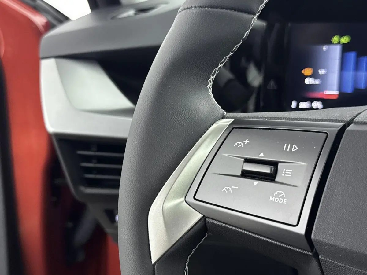 SUV 136 pk Hybrid Automaat GS | Camera | Navigatie | Dodehoekbewaking | Parkeersensoren | Carplay