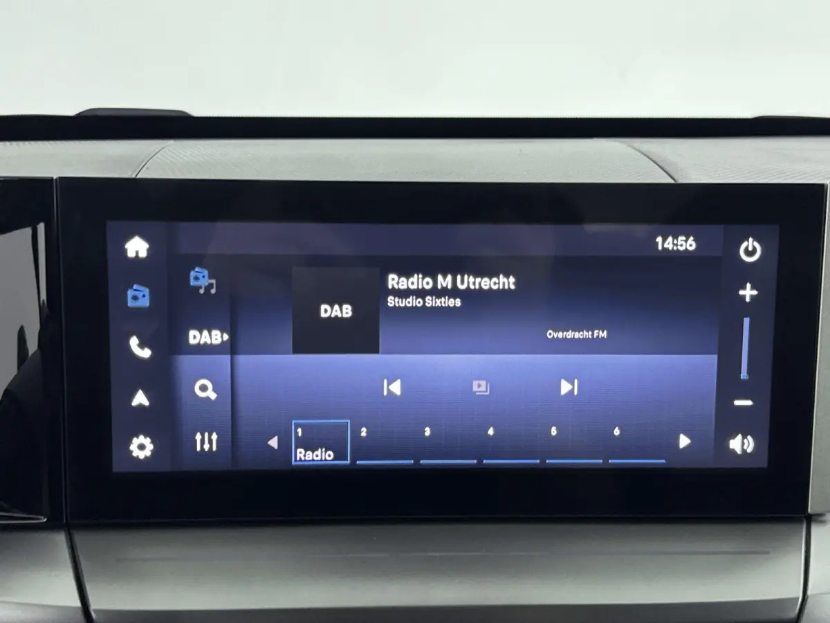 SUV 136 pk Hybrid Automaat GS | Camera | Navigatie | Dodehoekbewaking | Parkeersensoren | Carplay