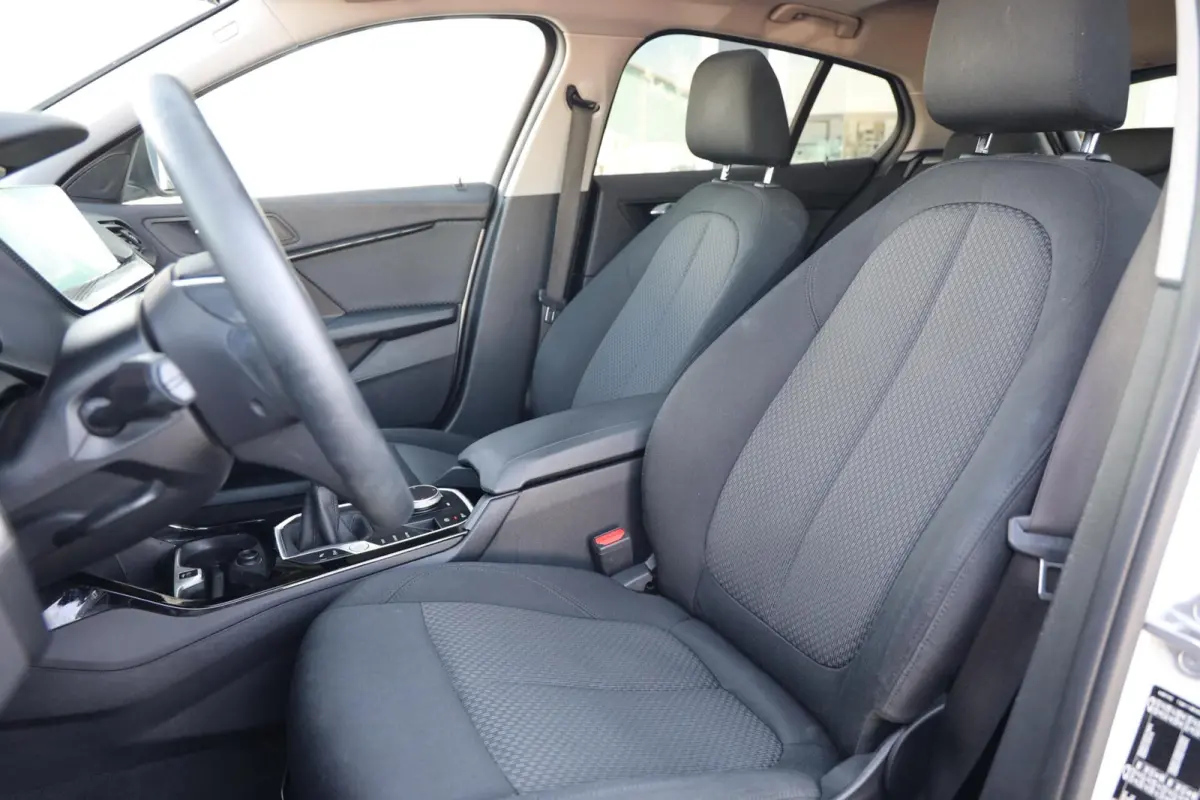 118i Business Edition|Panorama|Navi|Apple carplay/Android auto|LED|