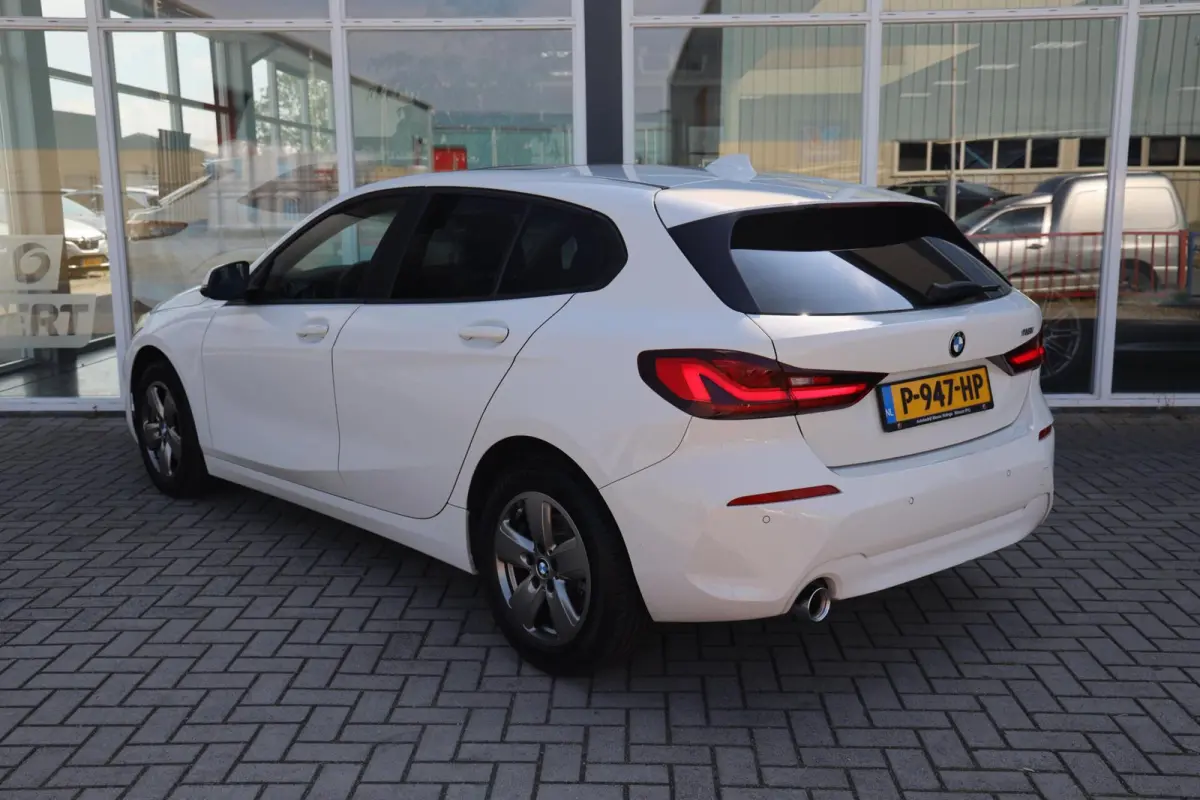 118i Business Edition|Panorama|Navi|Apple carplay/Android auto|LED|