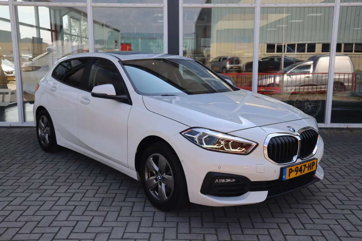 118i Business Edition|Panorama|Navi|Apple carplay/Android auto|LED|