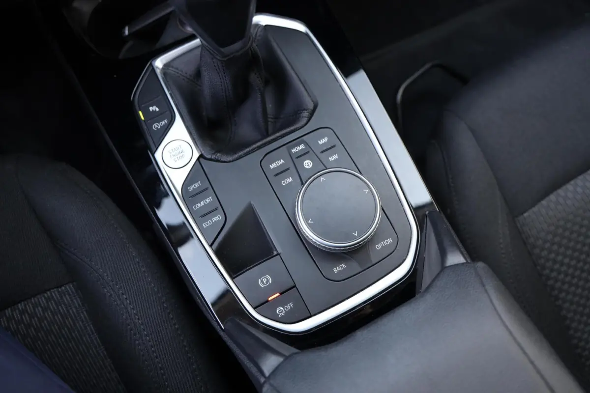118i Business Edition|Panorama|Navi|Apple carplay/Android auto|LED|