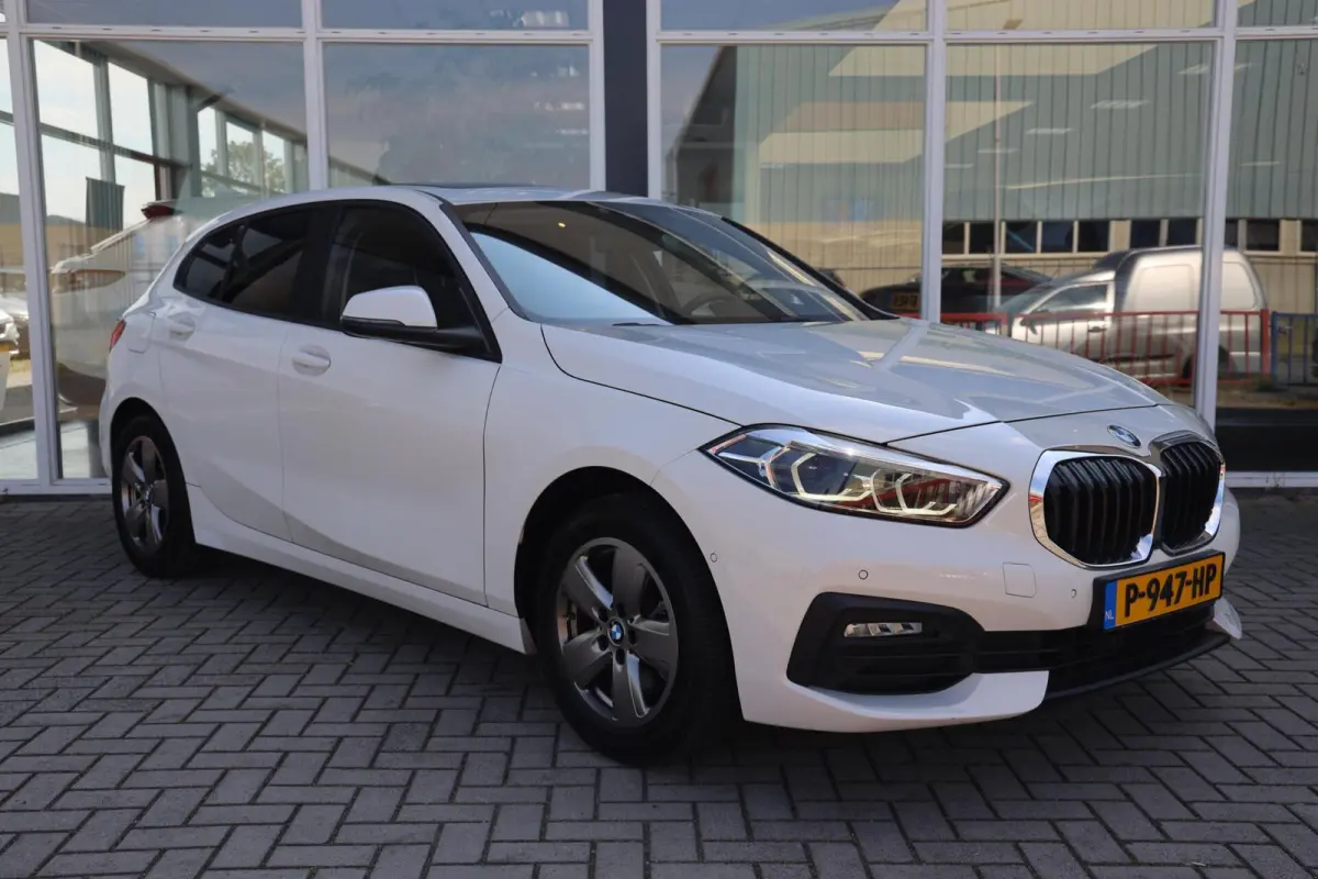 118i Business Edition|Panorama|Navi|Apple carplay/Android auto|LED|