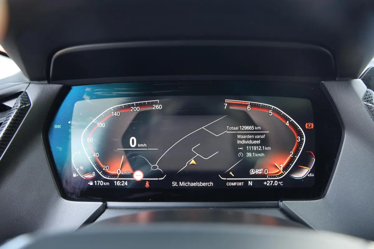 118i Business Edition|Panorama|Navi|Apple carplay/Android auto|LED|