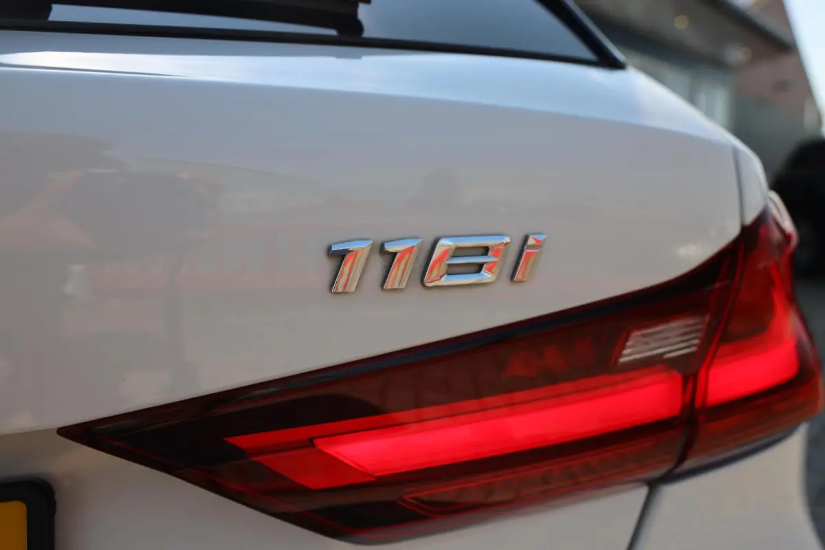 118i Business Edition|Panorama|Navi|Apple carplay/Android auto|LED|