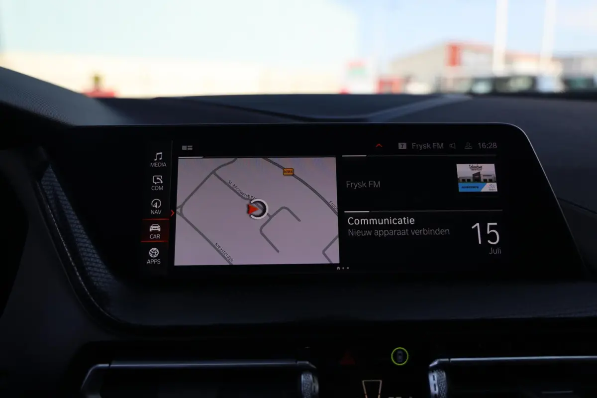 118i Business Edition|Panorama|Navi|Apple carplay/Android auto|LED|