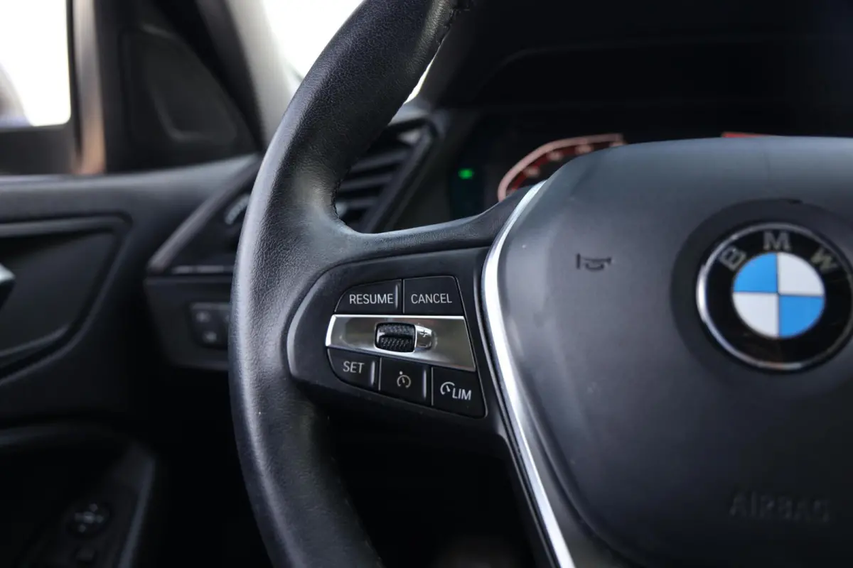118i Business Edition|Panorama|Navi|Apple carplay/Android auto|LED|