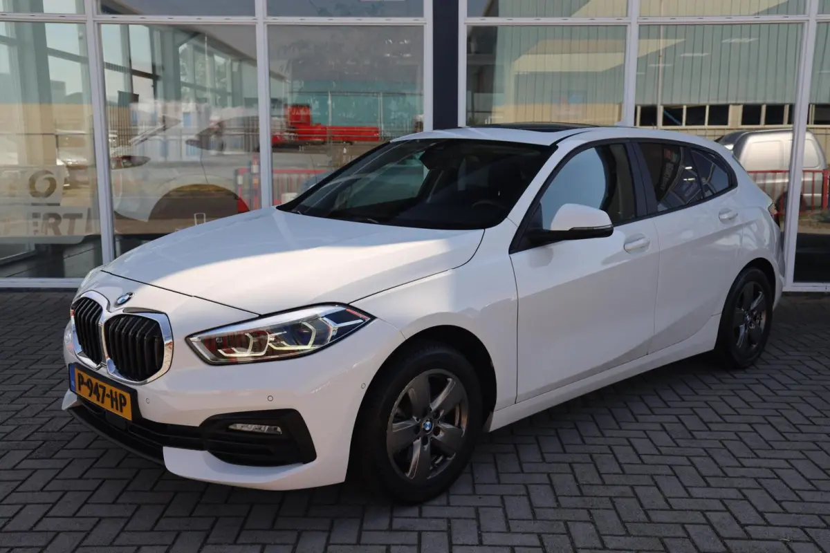 118i Business Edition|Panorama|Navi|Apple carplay/Android auto|LED|