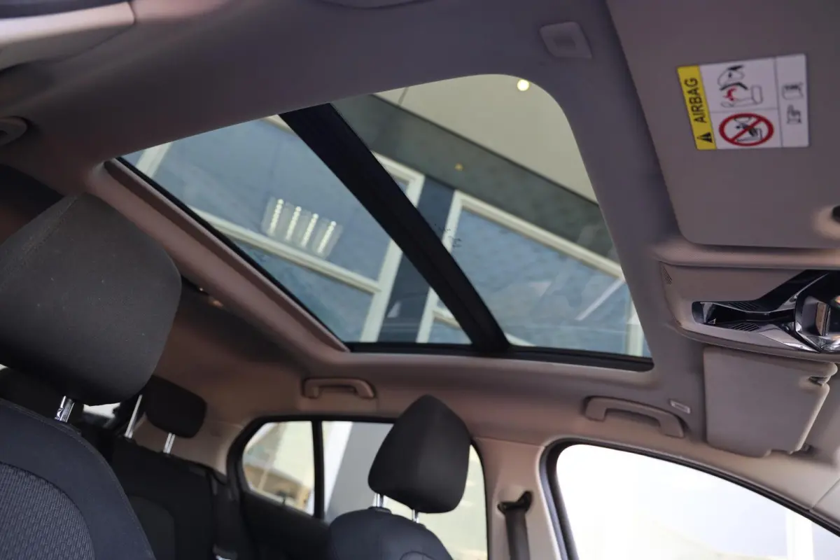 118i Business Edition|Panorama|Navi|Apple carplay/Android auto|LED|