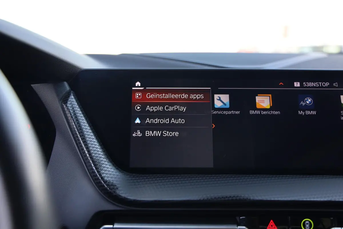 118i Business Edition|Panorama|Navi|Apple carplay/Android auto|LED|