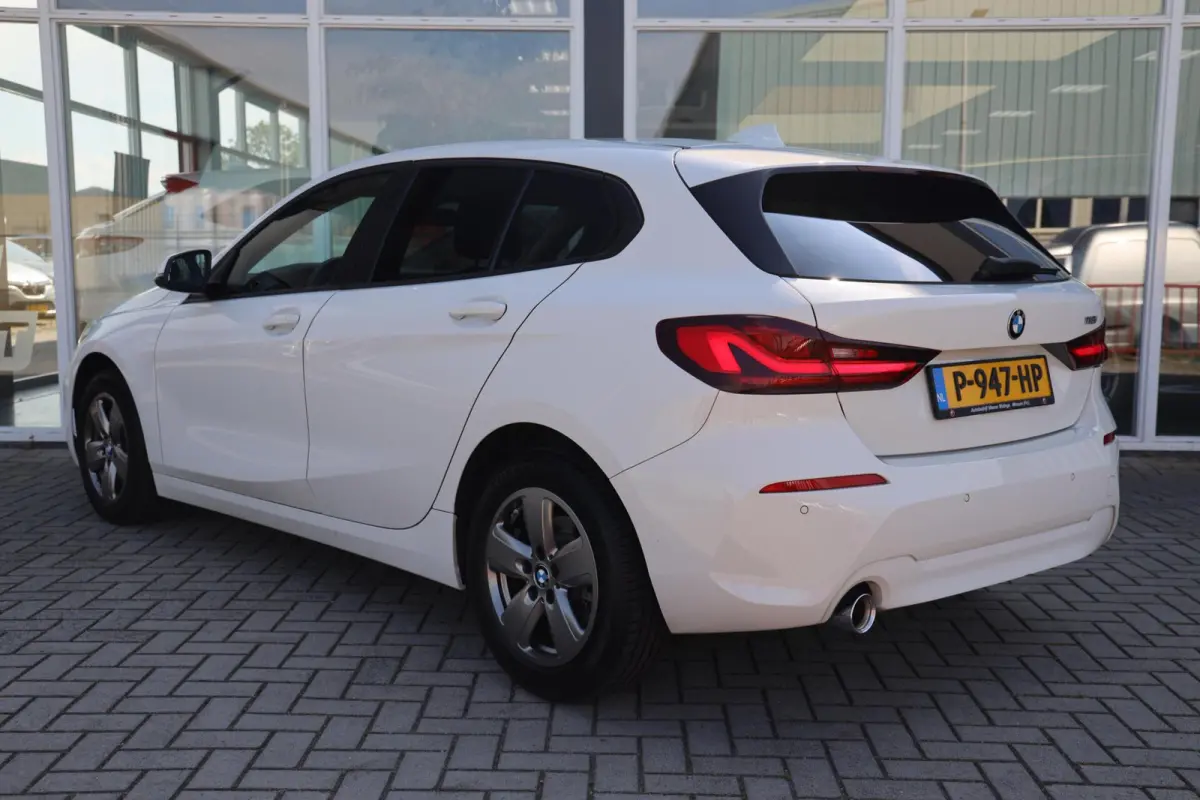 118i Business Edition|Panorama|Navi|Apple carplay/Android auto|LED|