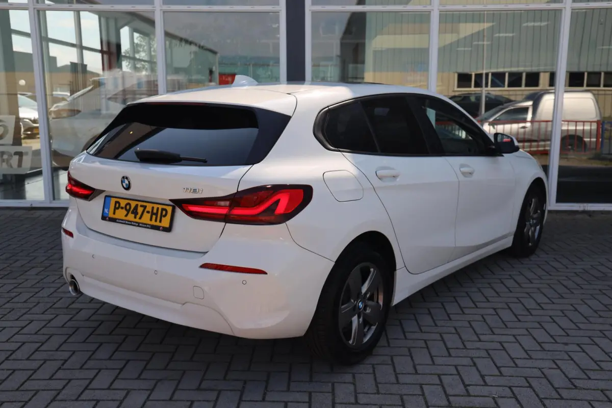 118i Business Edition|Panorama|Navi|Apple carplay/Android auto|LED|